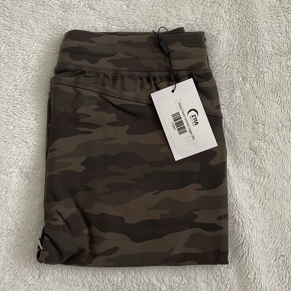 Zyia Green Camo Unwind Jogger, Medium (6-8) - Picture 8 of 16